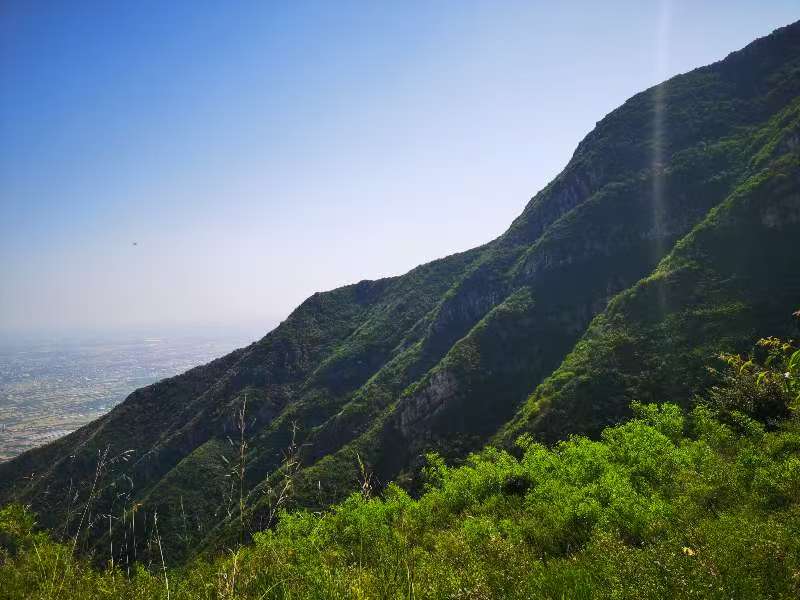 陕西泾阳嵯峨山 作者拍摄